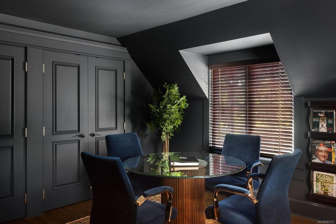 1708 Woodsend Dr, Saanich, BC