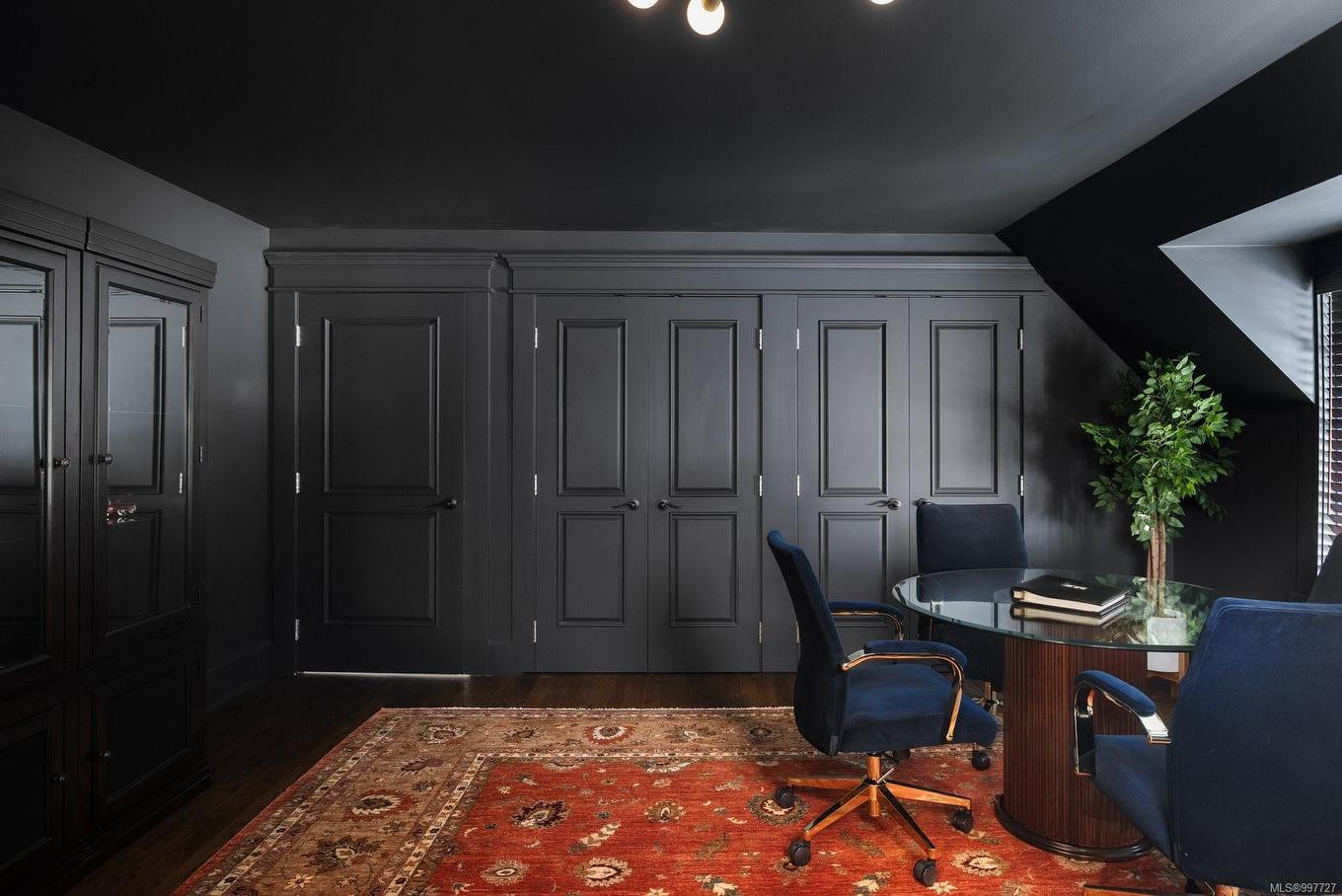 1708 Woodsend Dr, Saanich, BC