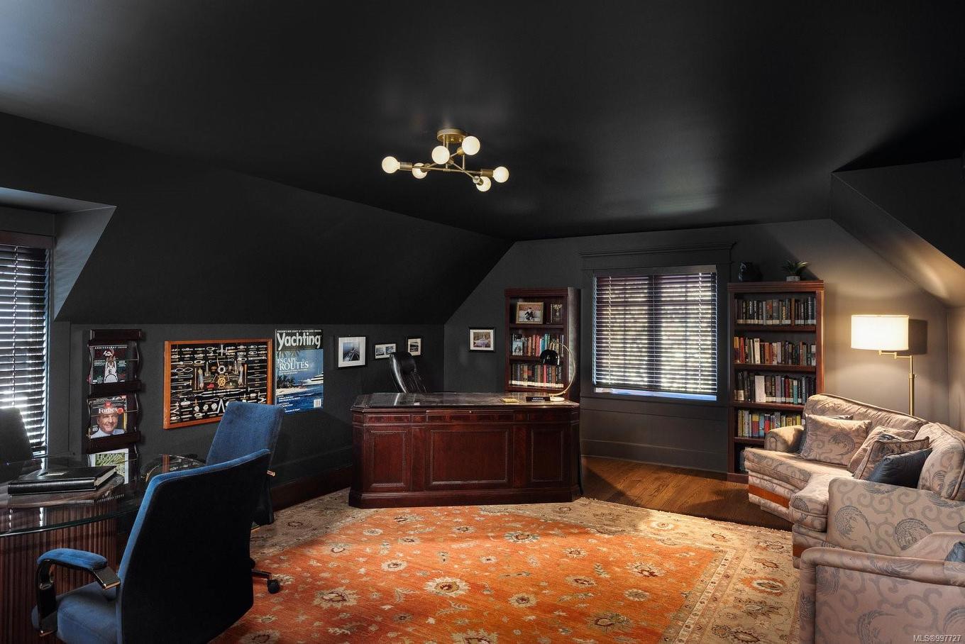 1708 Woodsend Dr, Saanich, BC