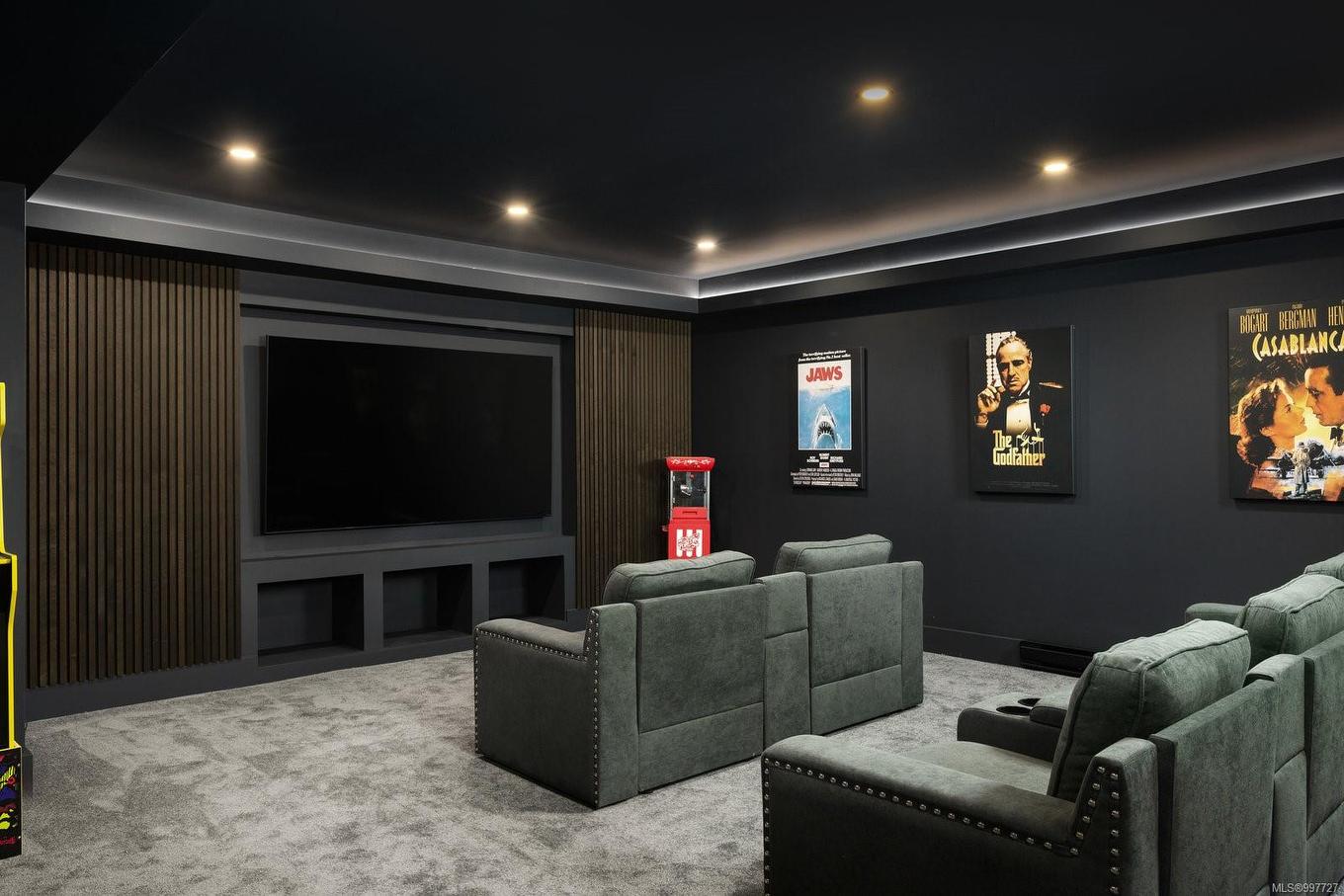 1708 Woodsend Dr, Saanich, BC