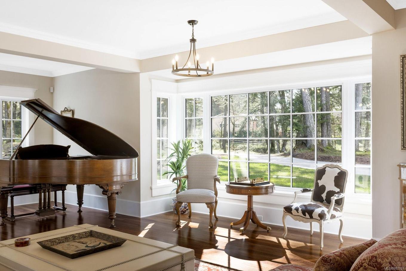 1708 Woodsend Dr, Saanich, BC