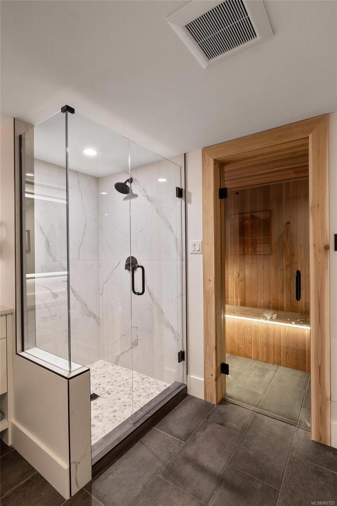 1708 Woodsend Dr, Saanich, BC