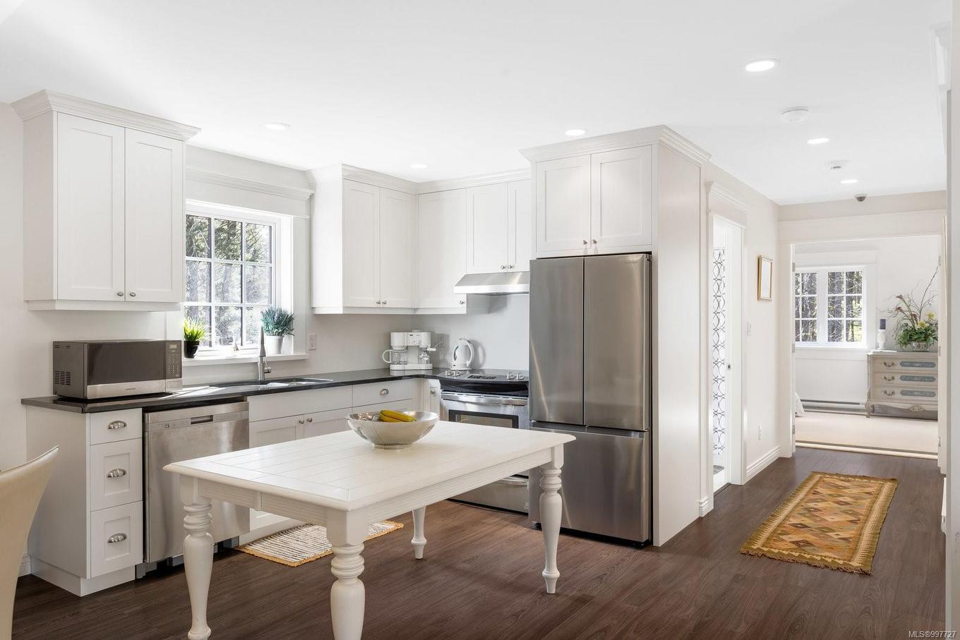 1708 Woodsend Dr, Saanich, BC