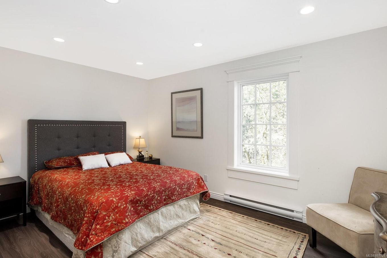 1708 Woodsend Dr, Saanich, BC