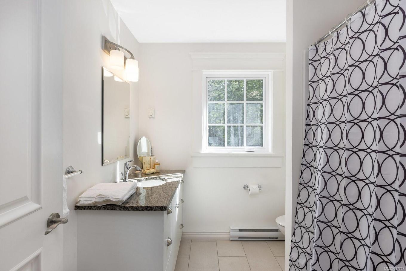 1708 Woodsend Dr, Saanich, BC