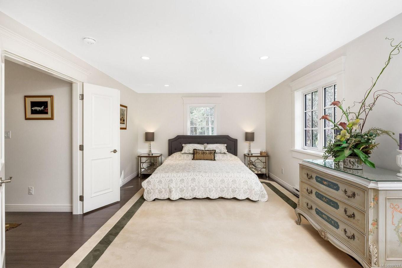 1708 Woodsend Dr, Saanich, BC