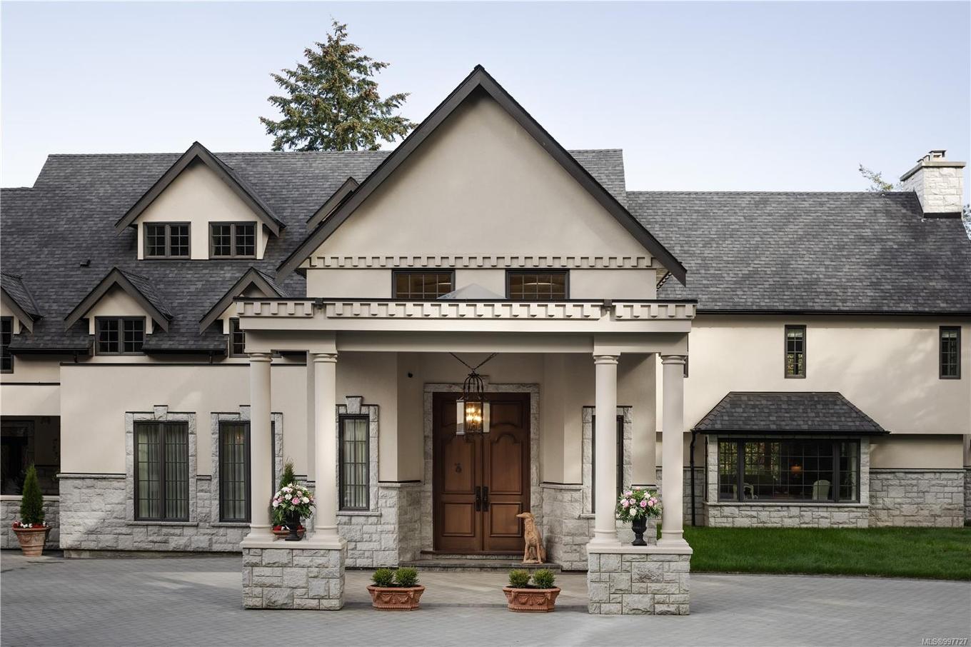 1708 Woodsend Dr, Saanich, BC