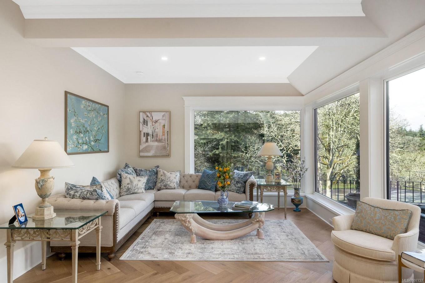 1708 Woodsend Dr, Saanich, BC