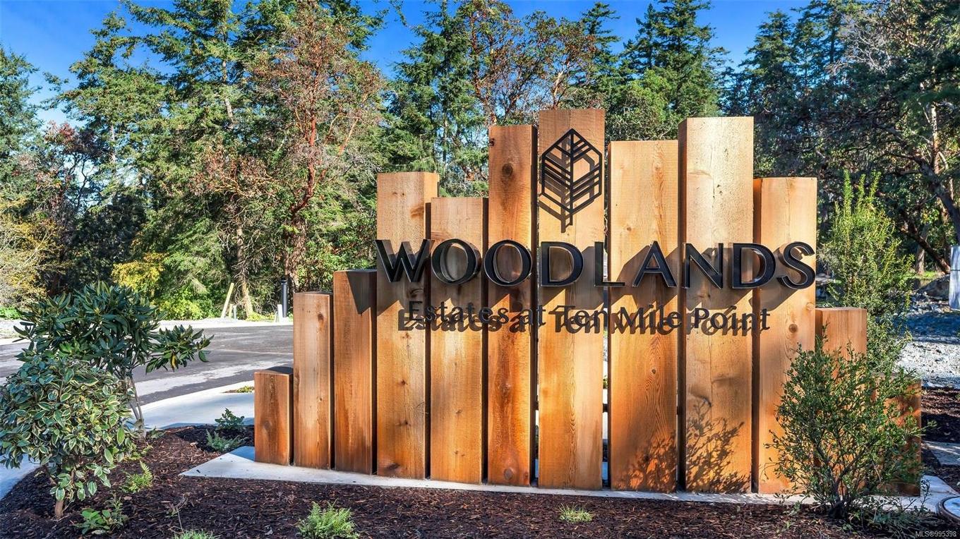 3915 Woodlands Pl, Saanich, BC