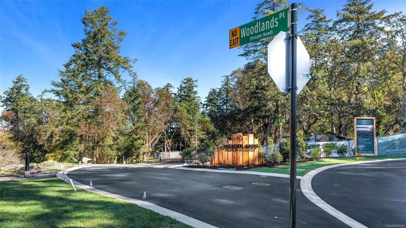 3915 Woodlands Pl, Saanich, BC