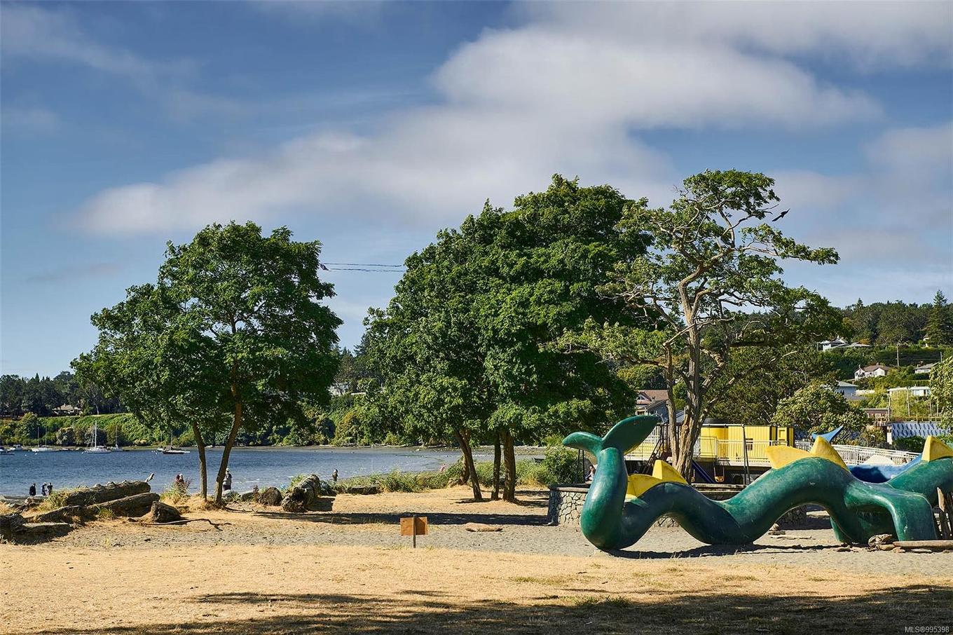 3915 Woodlands Pl, Saanich, BC