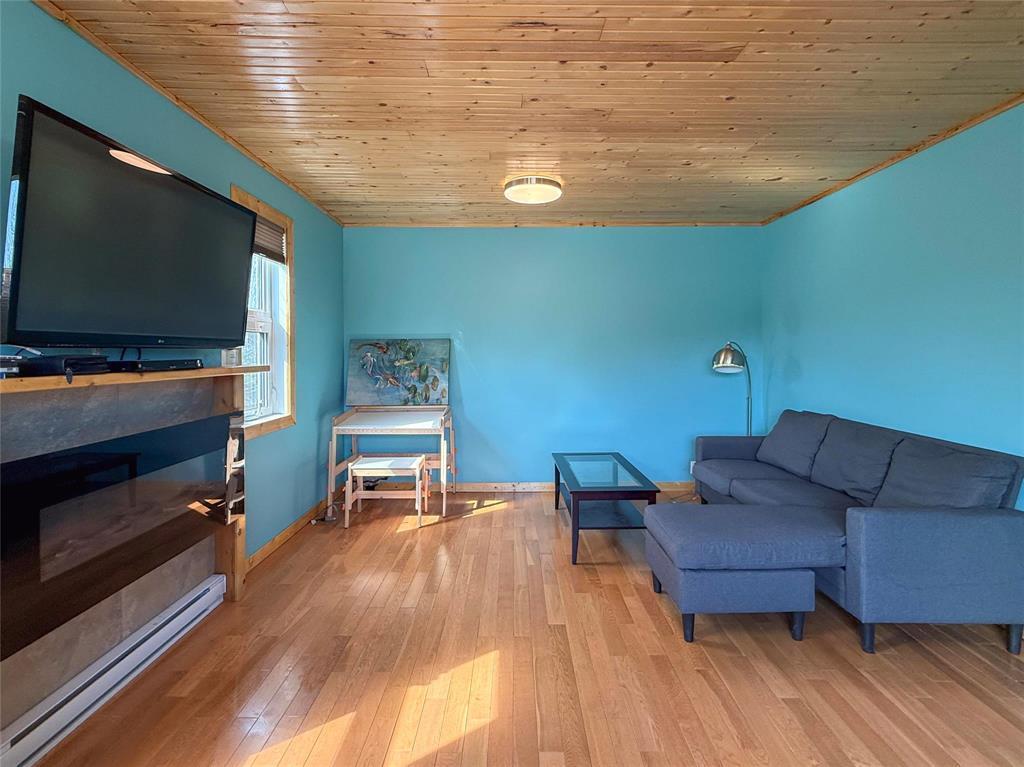 107 Crestview Drive, Onanole, MB - Indoor Photo Showing Other Room