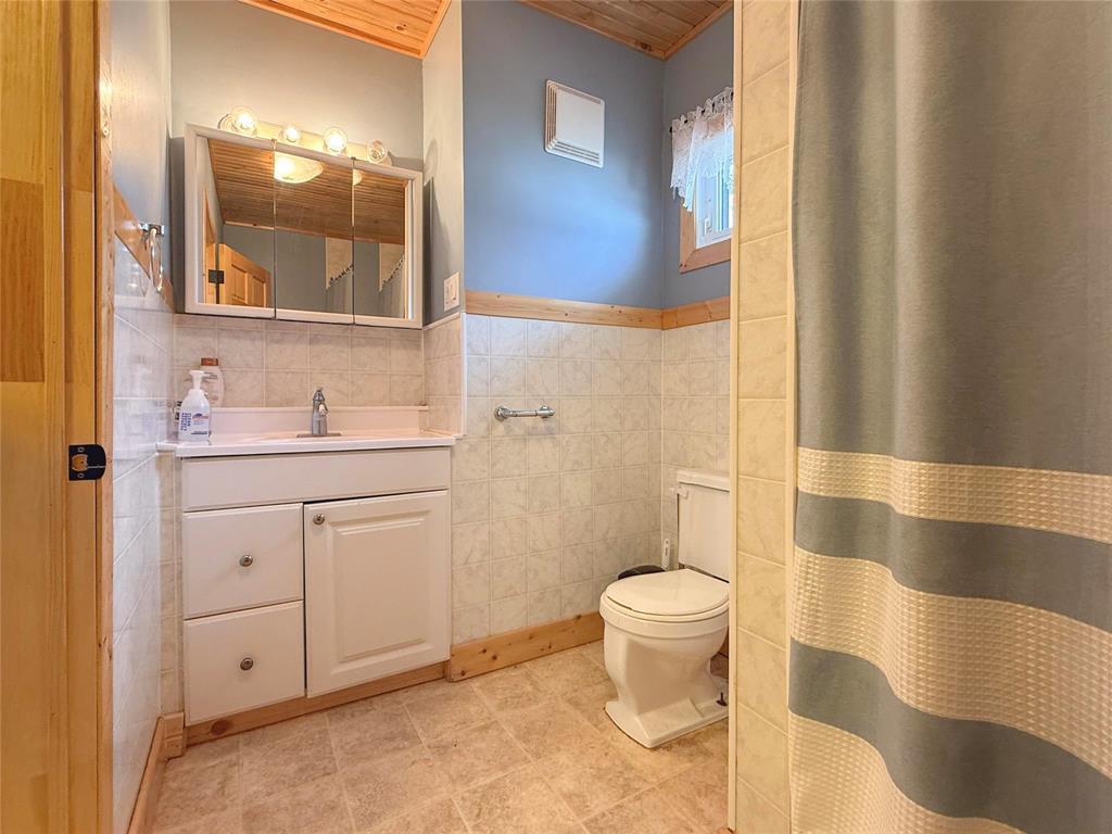 107 Crestview Drive, Onanole, MB - Indoor Photo Showing Bathroom