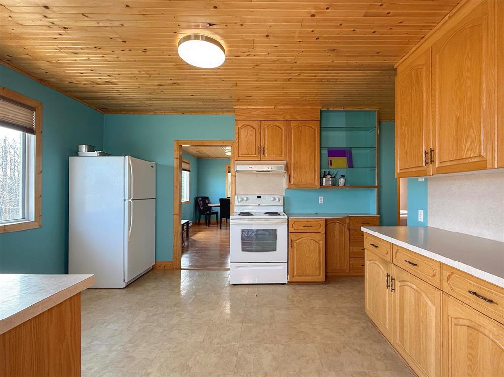 107 Crestview Drive, Onanole, MB - Indoor Photo Showing Kitchen