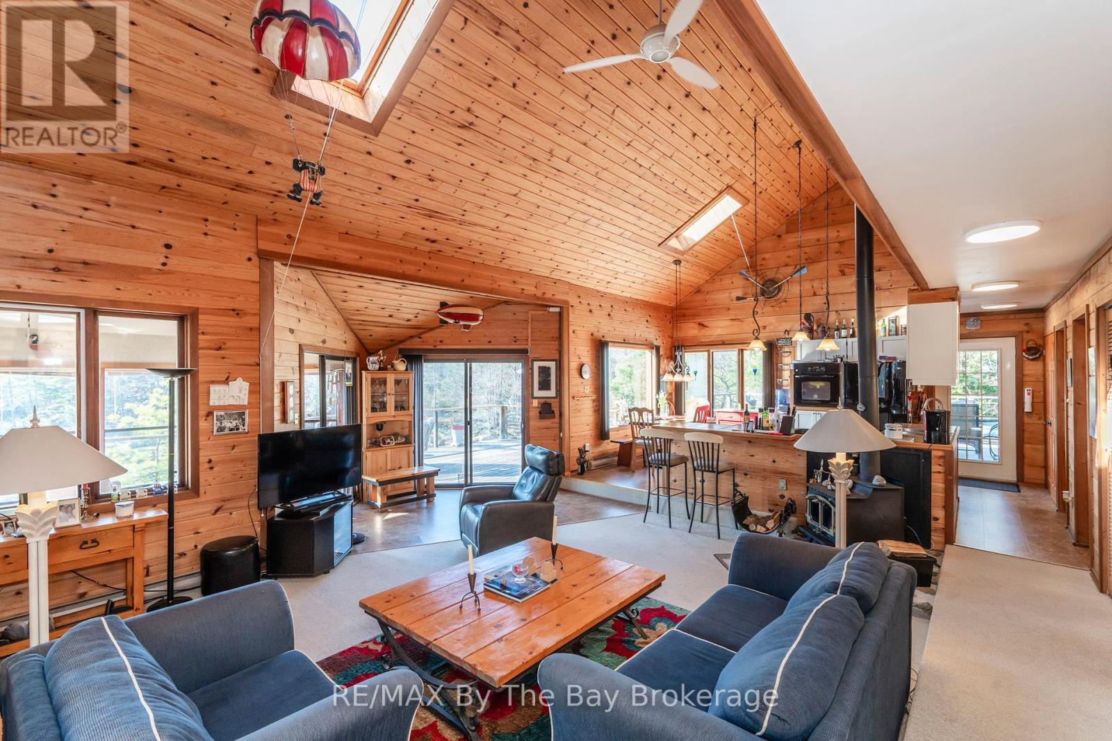 3888 Is 820/Mermaid Is, Georgian Bay (Baxter), ON - Indoor Photo Showing Living Room