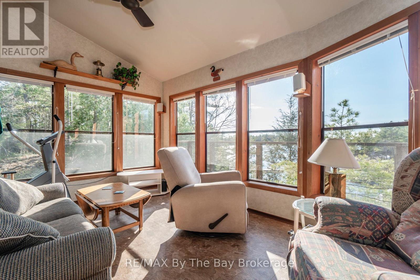 3888 Is 820/Mermaid Is, Georgian Bay (Baxter), ON - Indoor Photo Showing Living Room