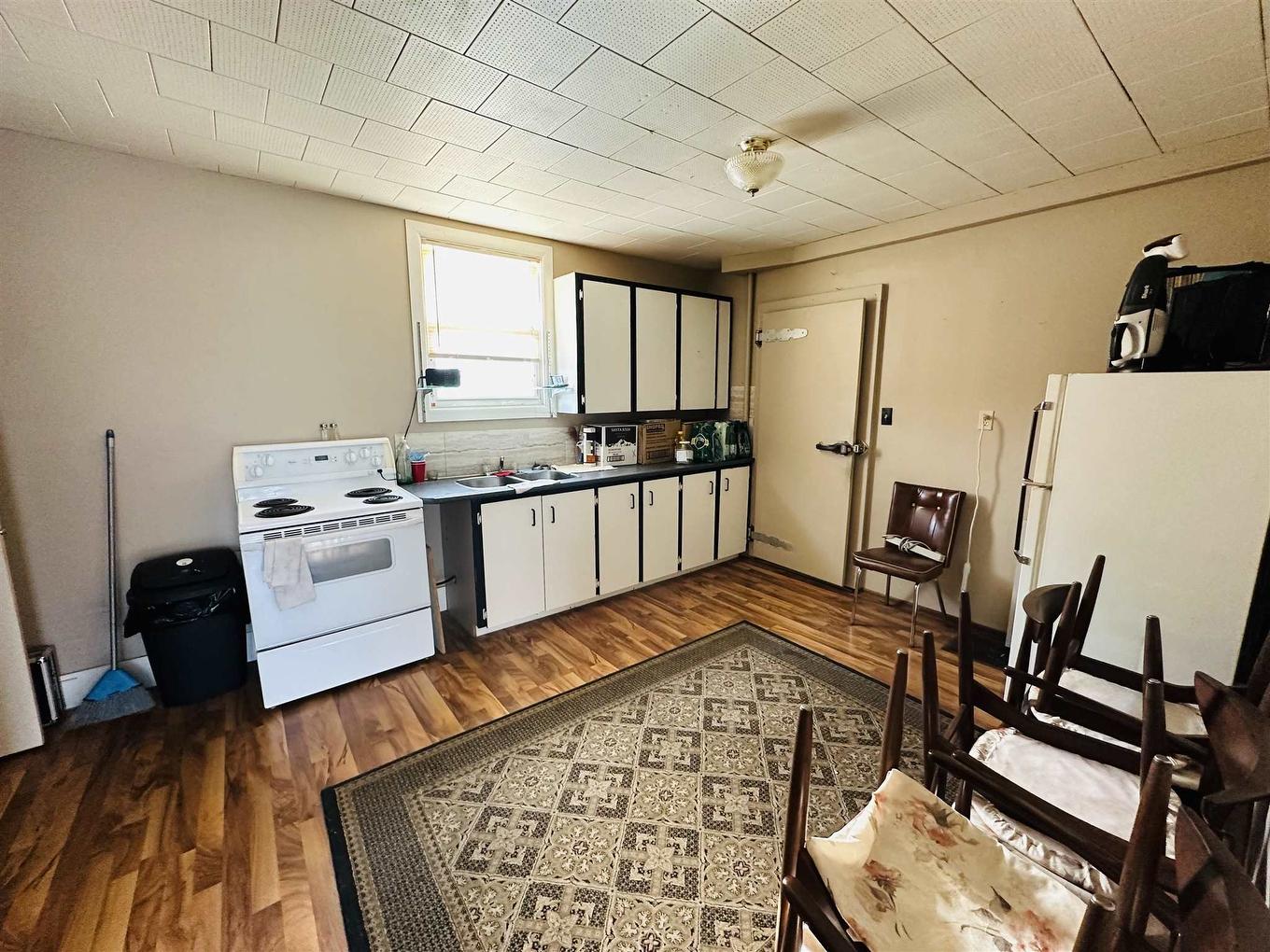 1925 W Arthur Street W West, Thunder Bay, ON - Indoor Photo Showing Kitchen