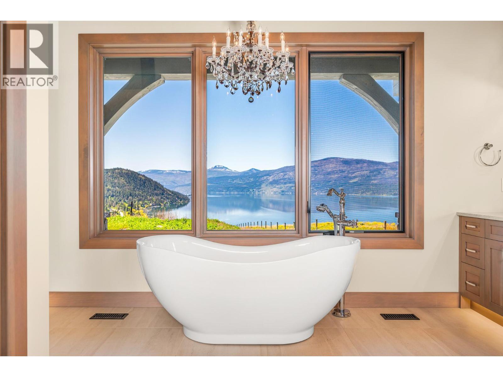 8399 Bench Row Road, Vernon, BC - Indoor