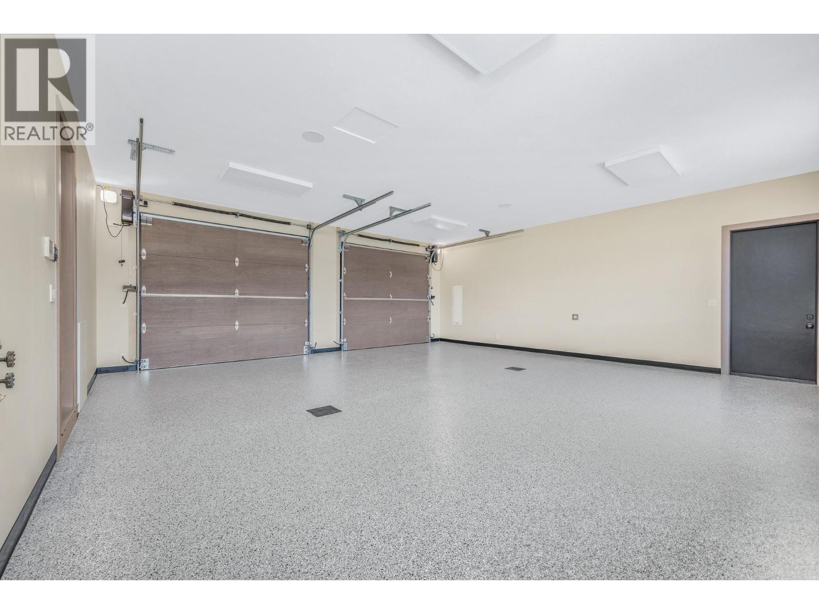 8399 Bench Row Road, Vernon, BC - Photo Showing Garage