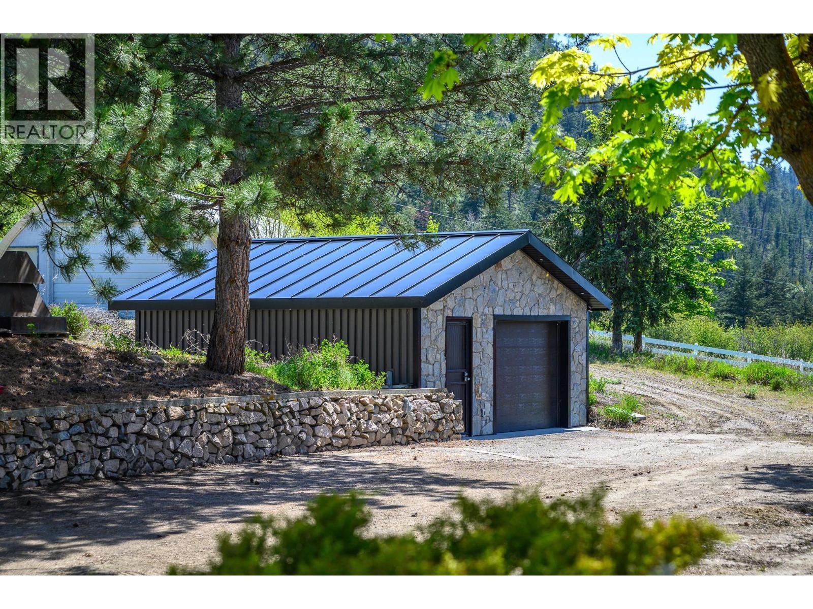 8399 Bench Row Road, Vernon, BC - Outdoor