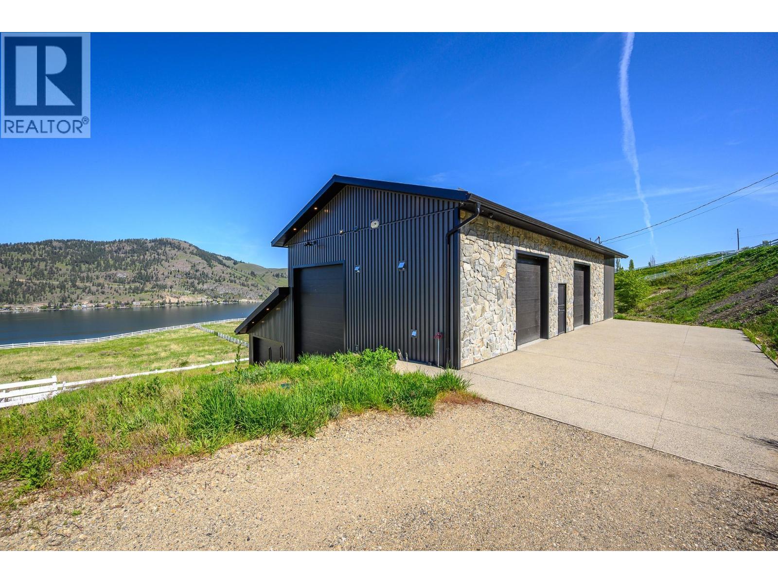 8399 Bench Row Road, Vernon, BC - Outdoor With Exterior