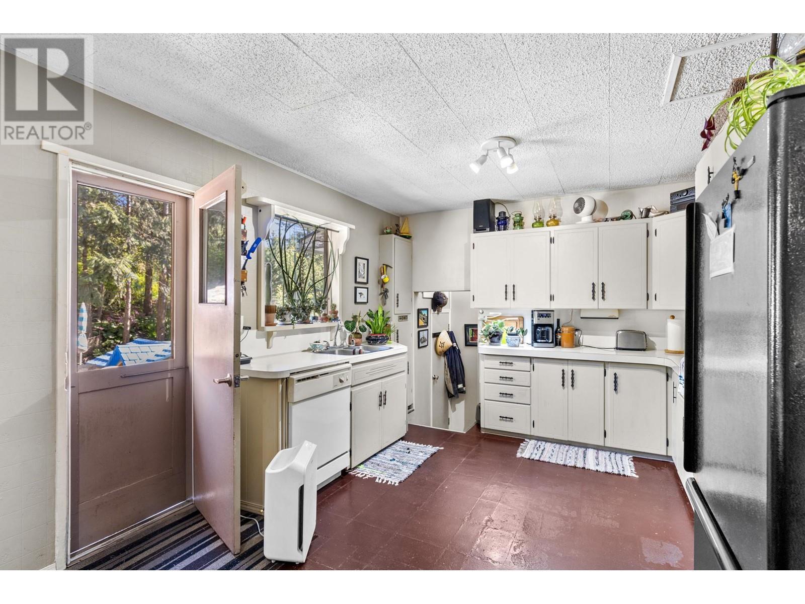 772 Otter Lake Cross Road, Spallumcheen, BC - Indoor