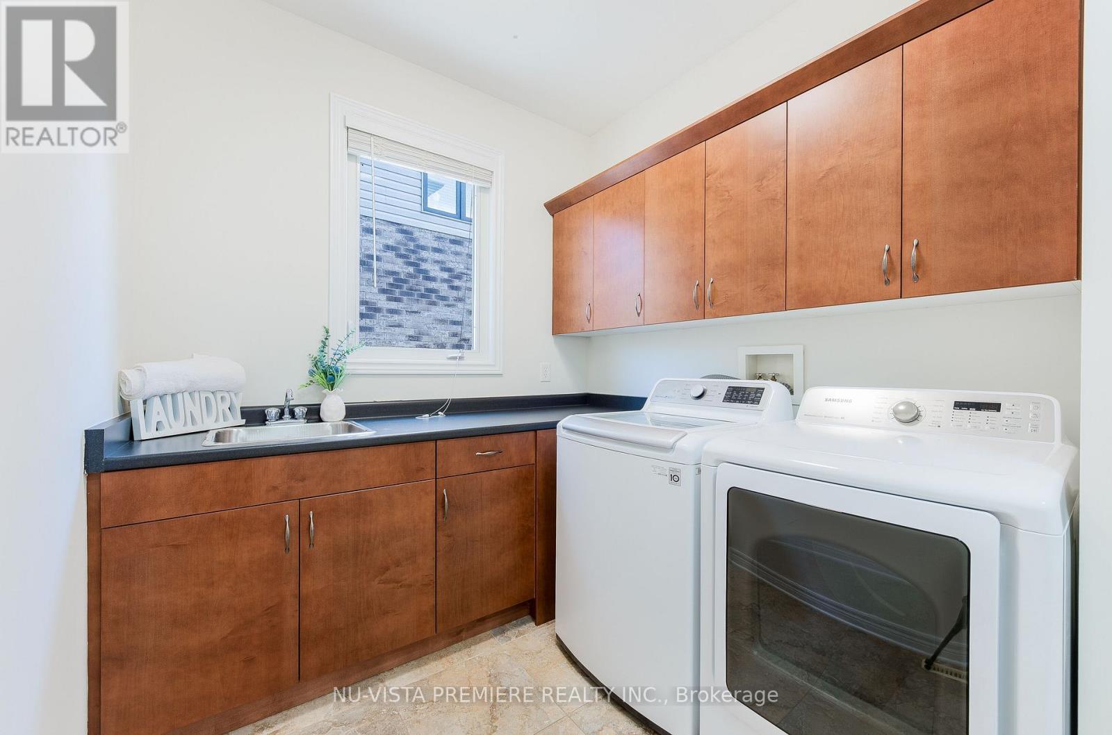 1750 Tigerlily Road, London South (South A), ON - Indoor Photo Showing Laundry Room