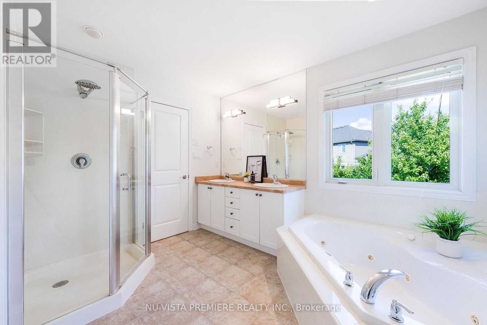 1750 Tigerlily Road, London South (South A), ON - Indoor Photo Showing Bathroom