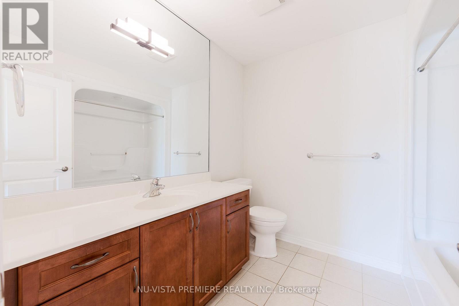 1750 Tigerlily Road, London South (South A), ON - Indoor Photo Showing Bathroom