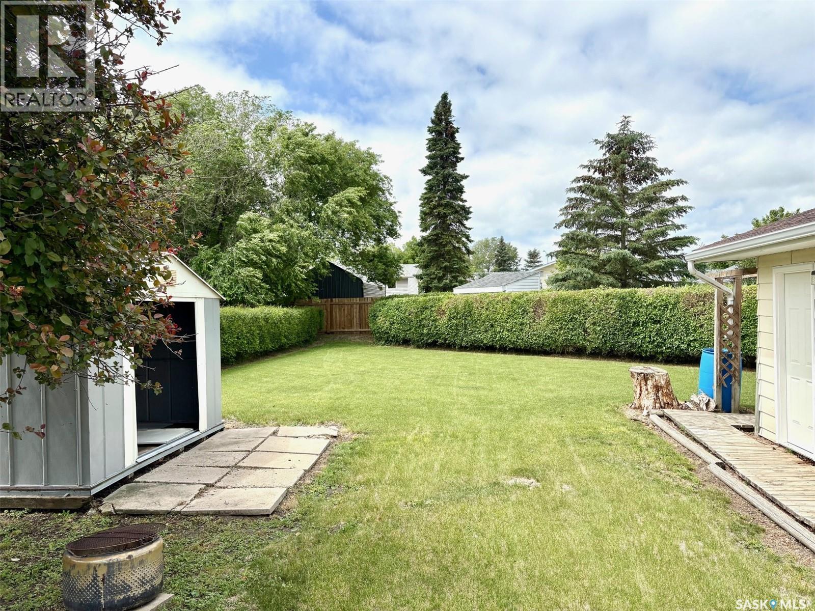 506 Grant Bay, Esterhazy, SK - Outdoor