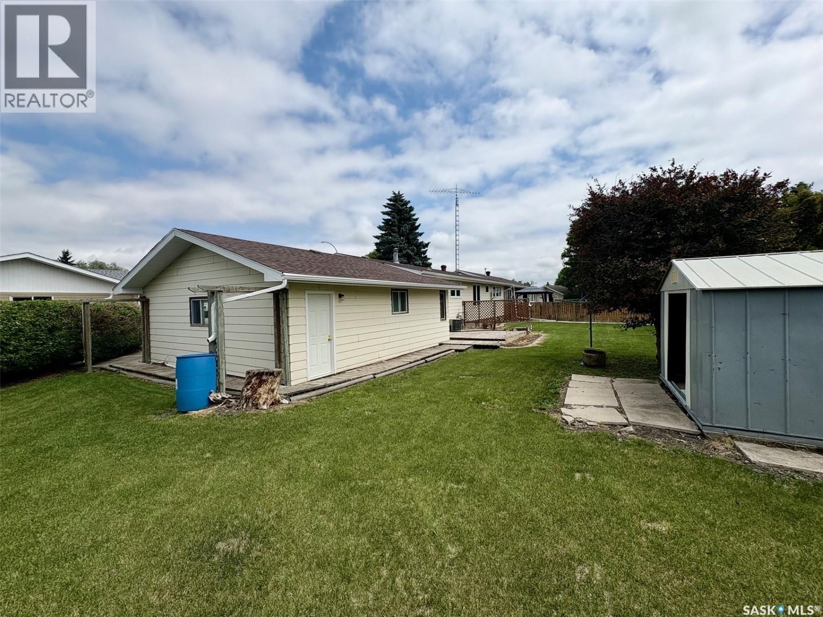 506 Grant Bay, Esterhazy, SK - Outdoor