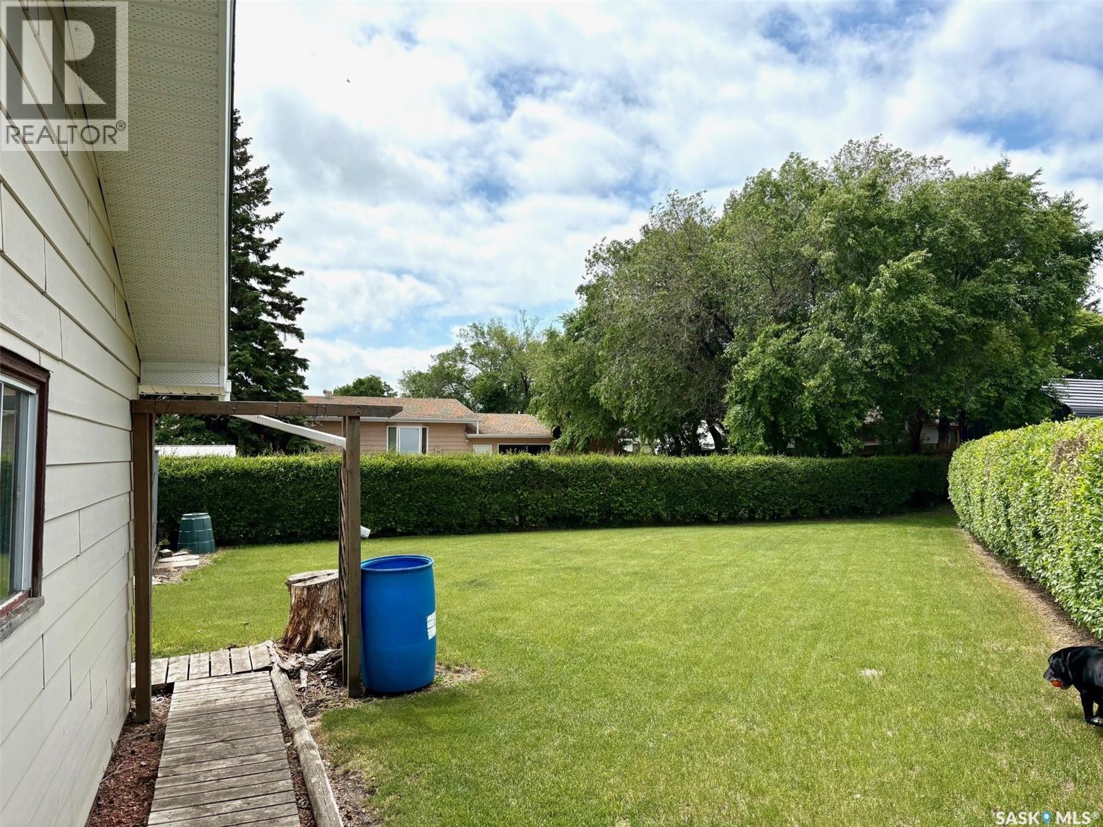 506 Grant Bay, Esterhazy, SK - Outdoor