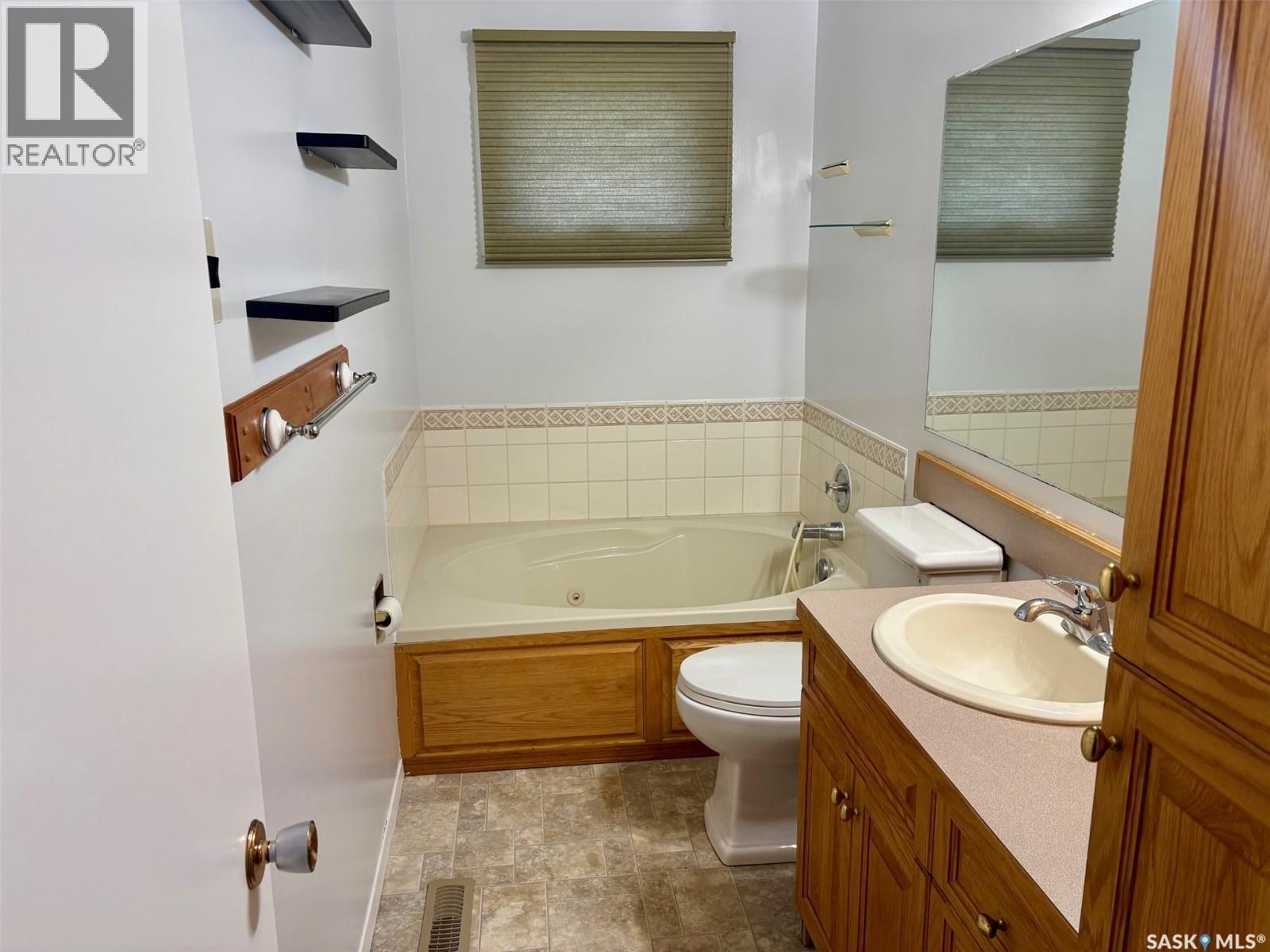 506 Grant Bay, Esterhazy, SK - Indoor Photo Showing Bathroom