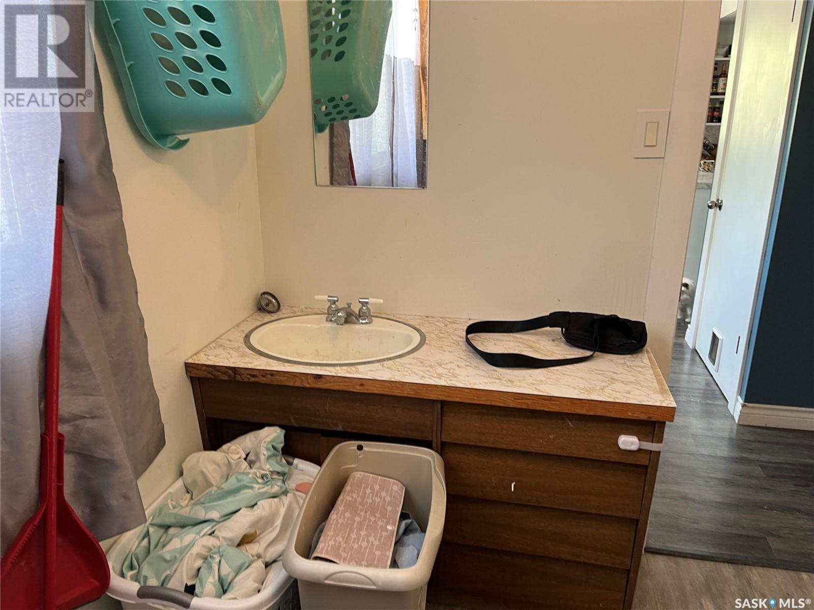 112 Edward Street, Hazenmore, SK - Indoor Photo Showing Bathroom
