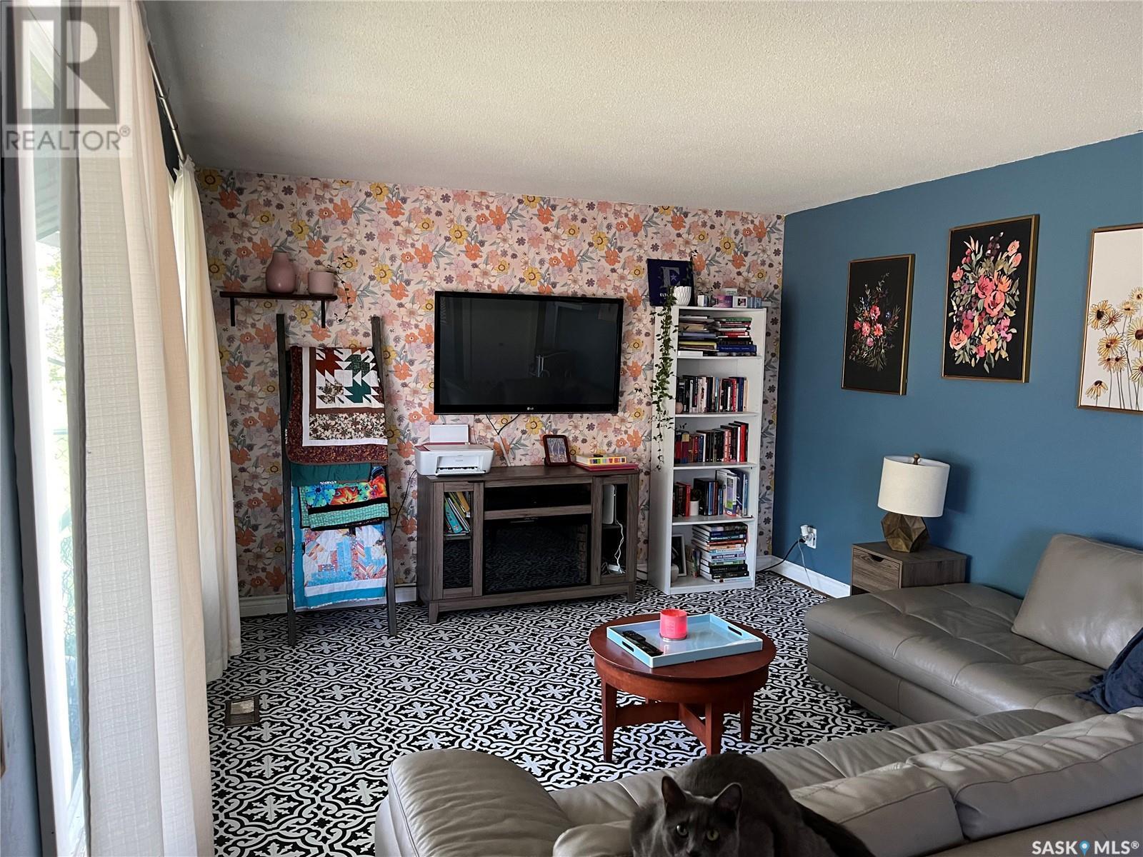 112 Edward Street, Hazenmore, SK - Indoor Photo Showing Living Room