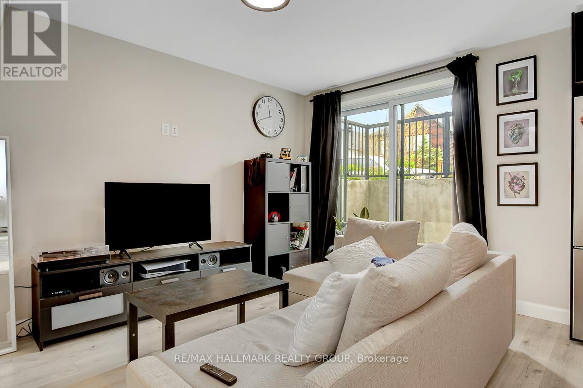 359 Whitby Avenue, Ottawa, ON - Indoor Photo Showing Other Room