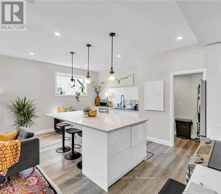 359 Whitby Avenue, Ottawa, ON - Indoor Photo Showing Kitchen With Upgraded Kitchen