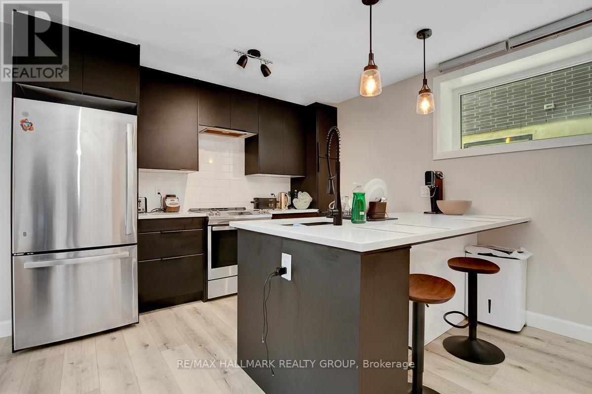 359 Whitby Avenue, Ottawa, ON - Indoor Photo Showing Kitchen