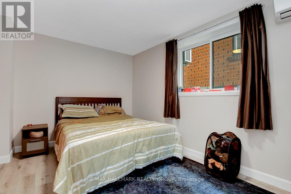 359 Whitby Avenue, Ottawa, ON - Indoor Photo Showing Bedroom