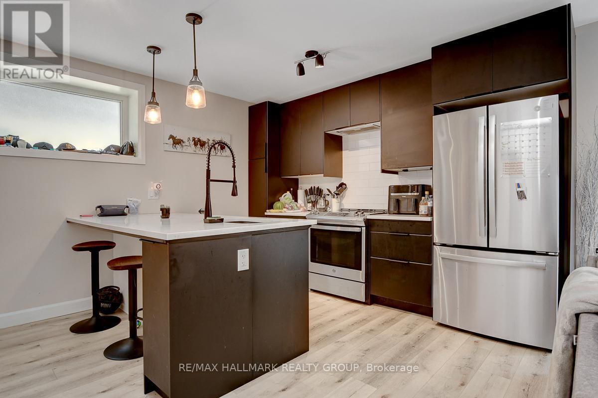 359 Whitby Avenue, Ottawa, ON - Indoor Photo Showing Kitchen