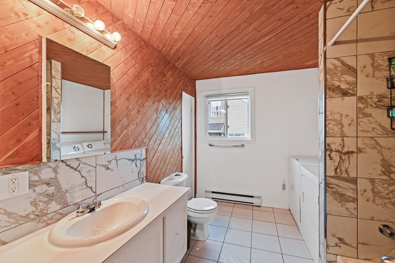 Salle de bains - 411 Rue Dufferin, Granby, QC - Indoor Photo Showing Bathroom