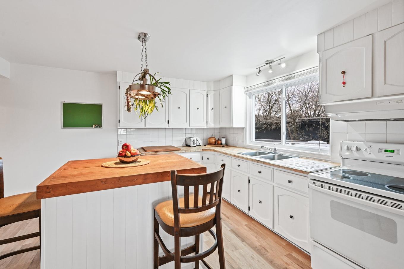 Cuisine - 411 Rue Dufferin, Granby, QC - Indoor Photo Showing Kitchen With Double Sink