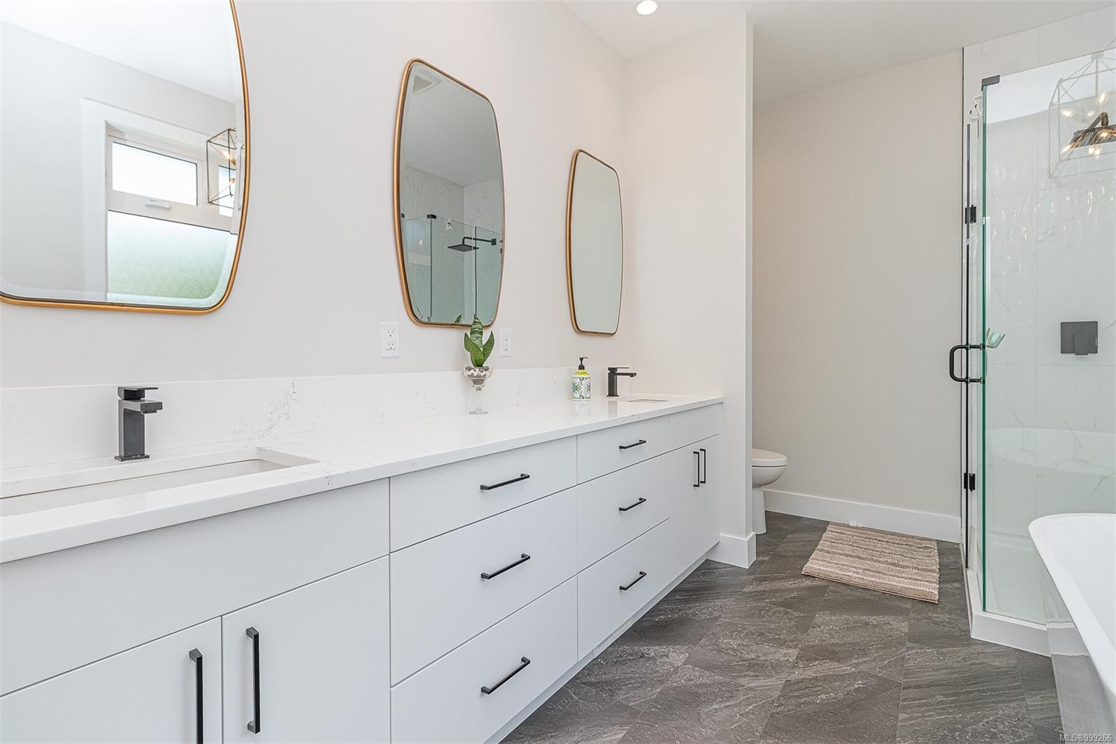 10647 Olsen Rd, Saltair, BC