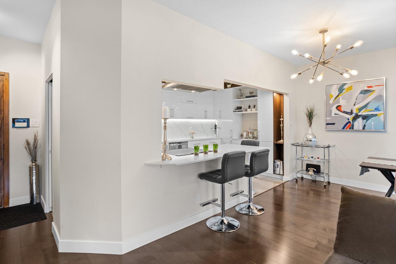 Coin-repas - 109-4520 Prom. Paton, Laval (Chomedey), QC - Indoor