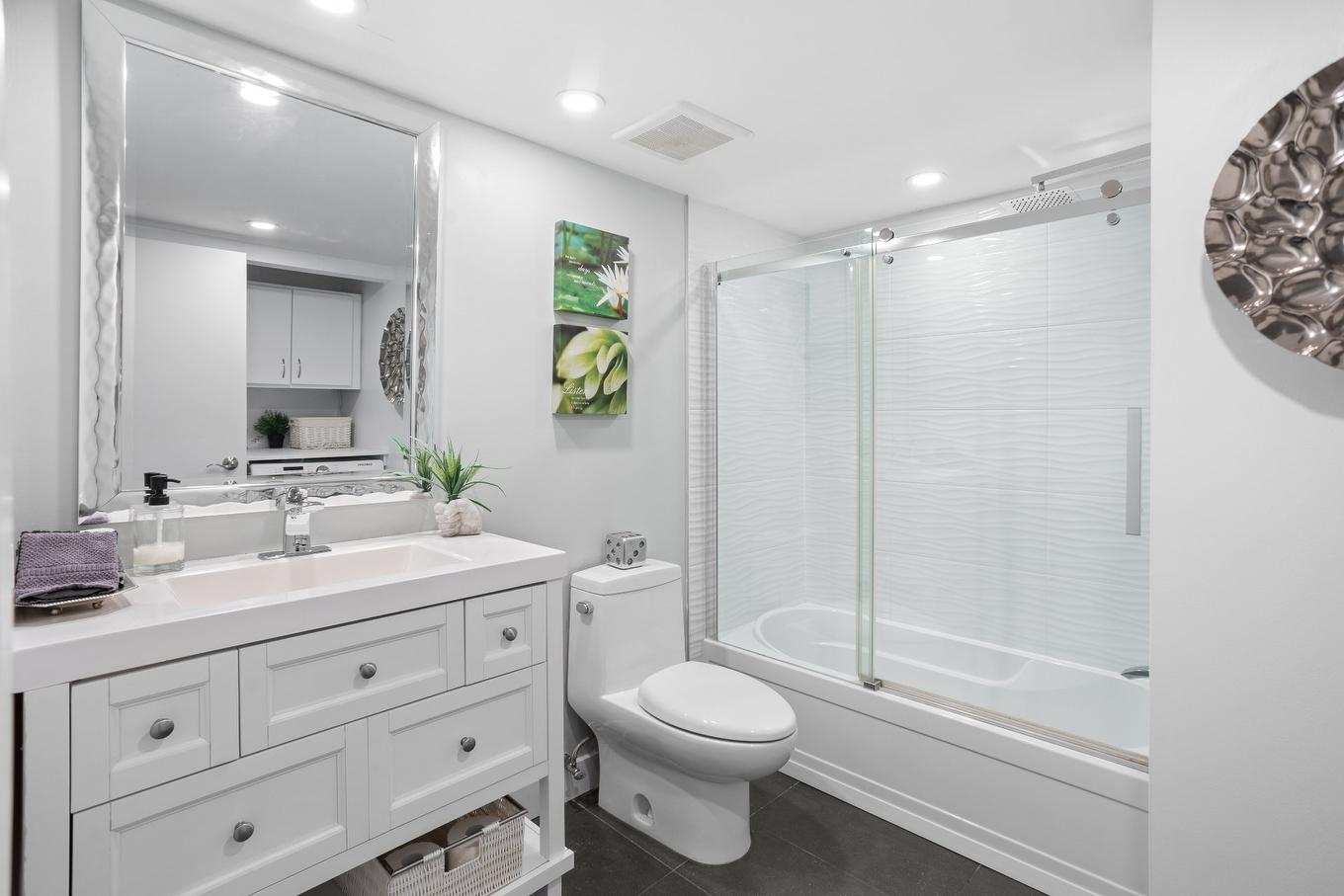 Salle de bains - 109-4520 Prom. Paton, Laval (Chomedey), QC - Indoor Photo Showing Bathroom