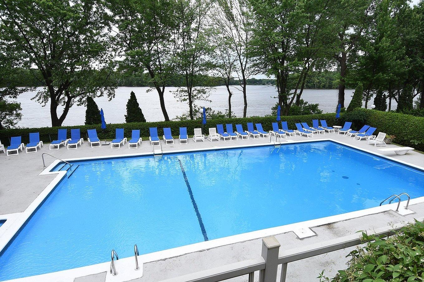 Piscine - 109-4520 Prom. Paton, Laval (Chomedey), QC - Outdoor With In Ground Pool