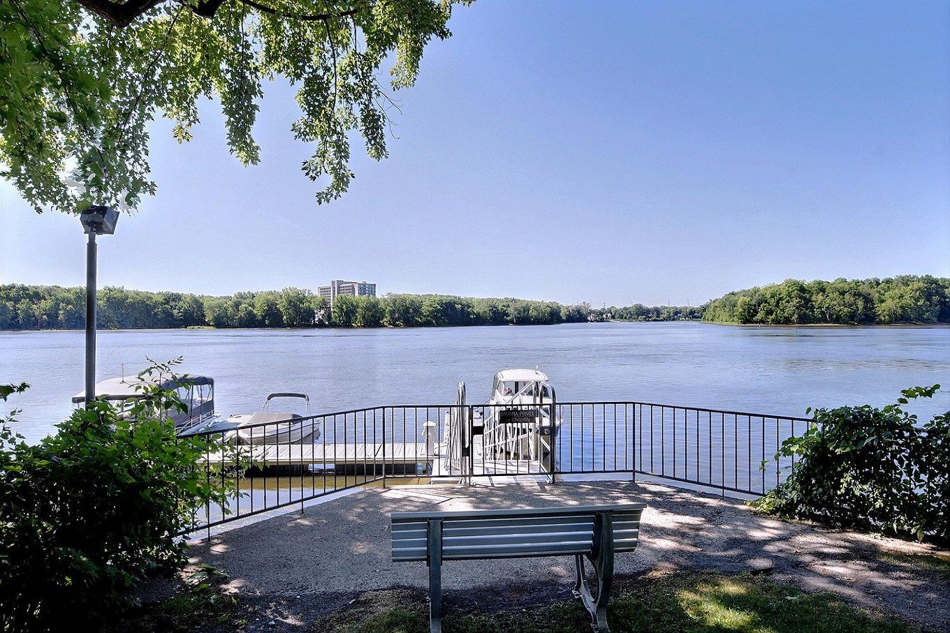 Port de plaisance (marina) - 109-4520 Prom. Paton, Laval (Chomedey), QC - Outdoor With Body Of Water With View