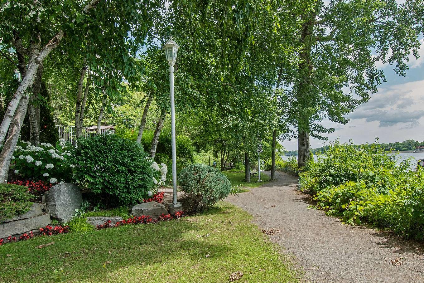 Autre - 109-4520 Prom. Paton, Laval (Chomedey), QC - Outdoor