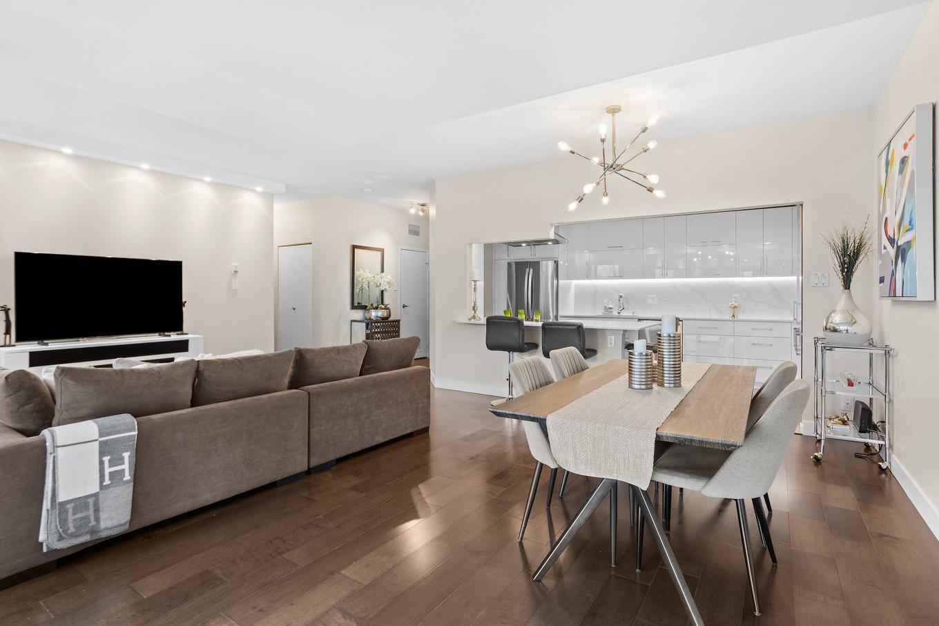 Salle à manger - 109-4520 Prom. Paton, Laval (Chomedey), QC - Indoor Photo Showing Other Room