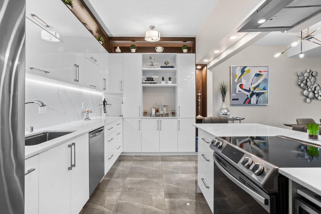 Cuisine - 109-4520 Prom. Paton, Laval (Chomedey), QC - Indoor Photo Showing Kitchen With Upgraded Kitchen